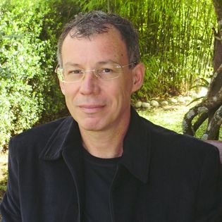 Premiado escritor Flávio Carneiro lança livro de contos