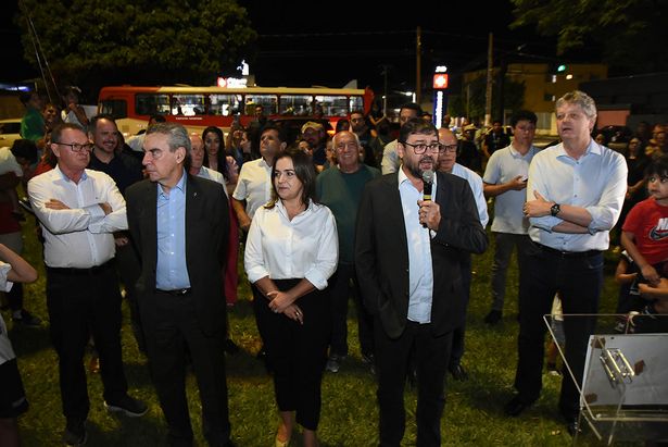 Fiems inaugura Natal Mágico com show de luzes, Papai Noel e cantata natalina