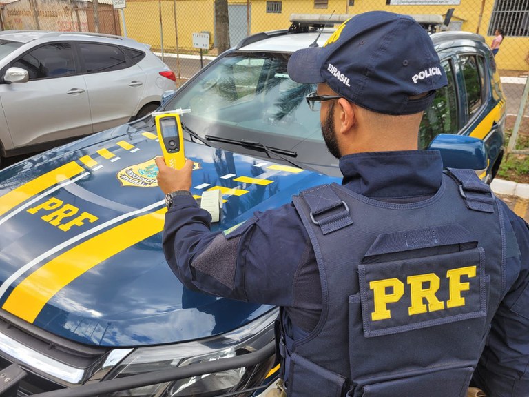 PRF prende homem por dirigir embriagado