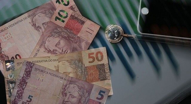 Congresso aprova Orçamento com salário mínimo de R$1.320 para 2023