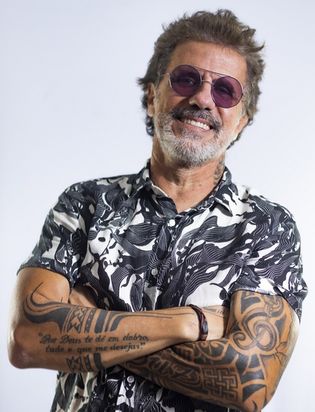 Réveillon 7 Ondas 2023 em Itacaré terá show de Tuca Fernandes