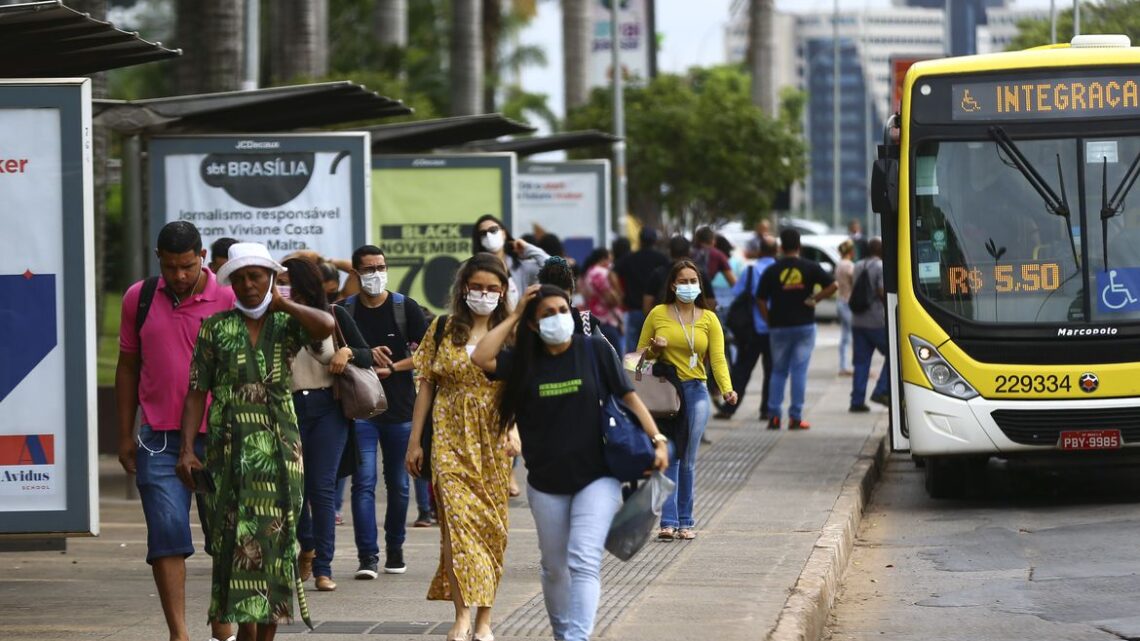 Covid-19: Brasil registra 53 mortes e 22,5 mil casos em 24h