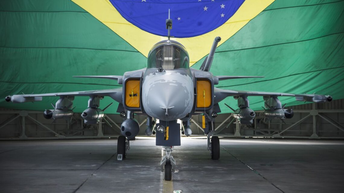 Caças suecos Gripen passam a incorporar a esquadra da FAB