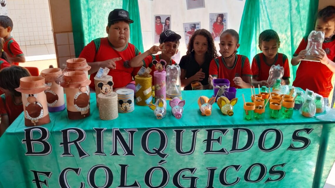 Estudantes de Inocência participam da Feirinha do JEPP e expõem produtos feitos em sala de aula