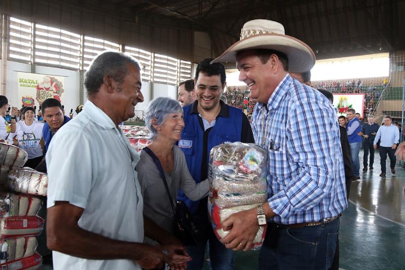 NATAL SOLIDÁRIO – Pelo sexto ano consecutivo, SMAS  distribui cestas de alimentos para famílias de Três Lagoas