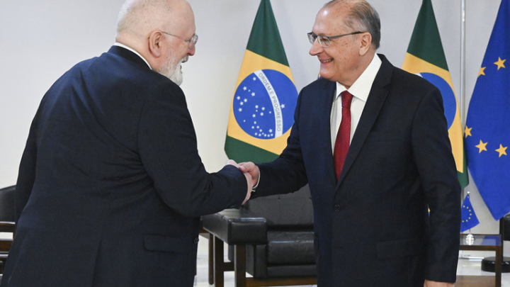 Presidente em exercício, Geraldo Alckmin recebe alto executivo da União Europeia