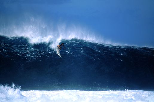 4 praias nacionais para surfar com ondas gigantes