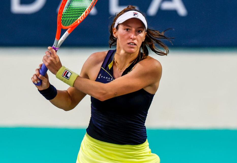 Luisa Stefani estreia nesta segunda-feira (20) no WTA 1000 de Dubai, nos Emirados Árabes