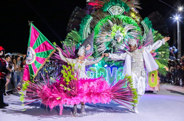 Com investimento do Governo, desfile das escolas de samba de Campo Grande reúne oito agremiações