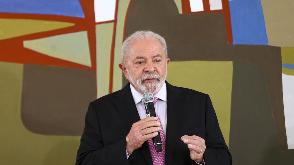 Lula diz que democracia é o patrimônio mais precioso da população