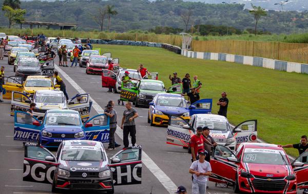 Chuva deu o tom para a segunda corrida da Marcas Brasil Racing em Goiânia