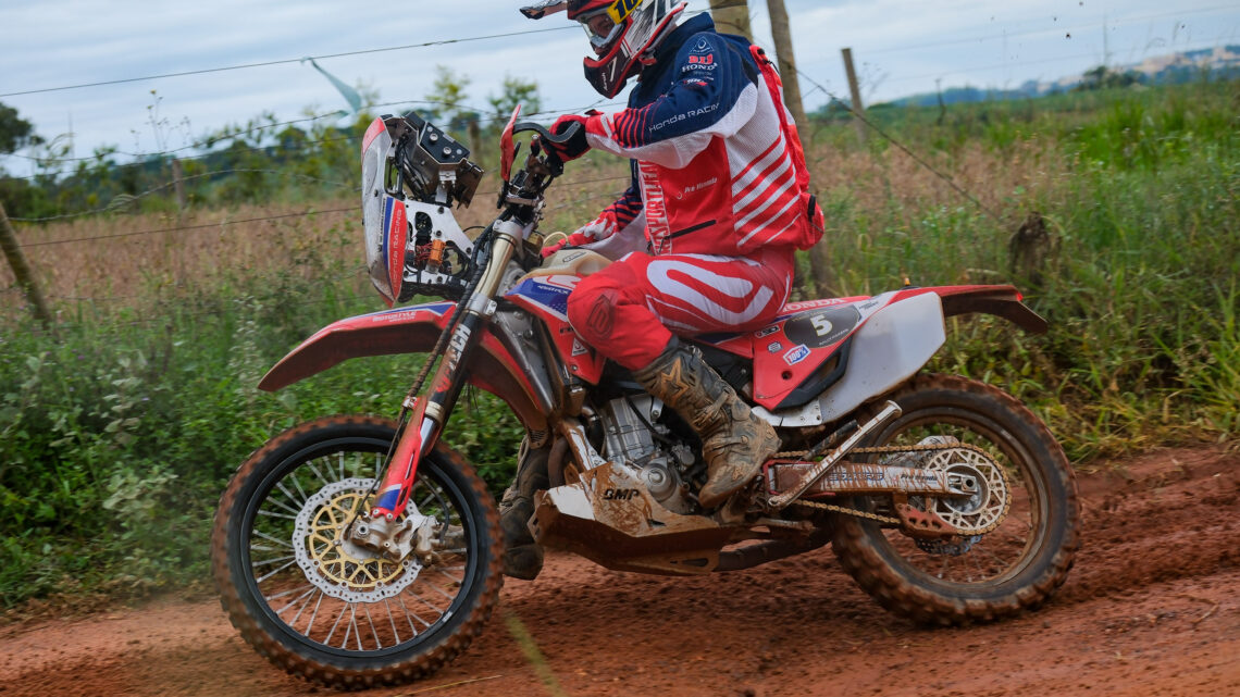 Gabriel Soares (Moto 2) e Tiago Wernersbach (Brasil) são campeões do Rally Minas Brasil 2023