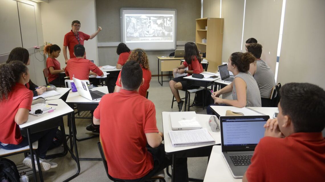 Especialistas pedem revogação do novo ensino médio