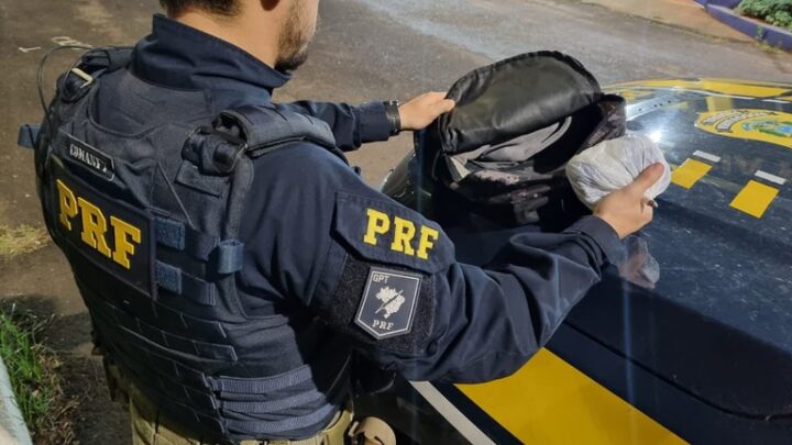 PRF apreende cocaína com passageiro de ônibus em Lajeado/RS
