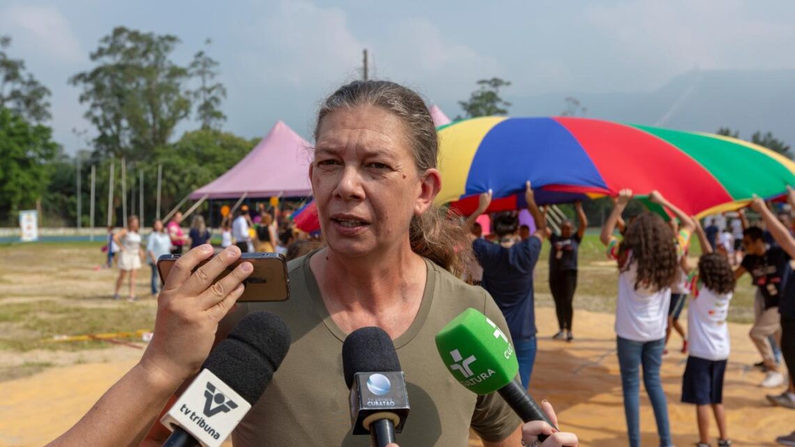 Ministra Ana Moser visita Caravanas do Esporte e das Artes, em Cubatão (SP)
