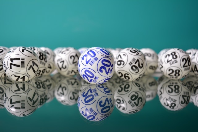 Se você quiser ganhar na loteria, pare de usar os mesmos números antigos. Nós lhe dizemos como fazer isso