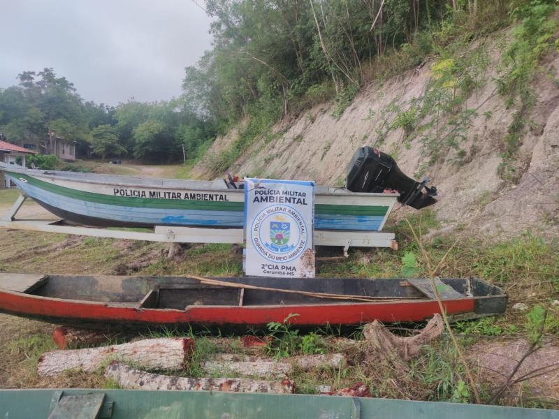 PMA de Corumbá autua dois pescadores em R$ 1,4 mil por pescar em local proibido e apreende chalana de madeira e petrechos de pesca
