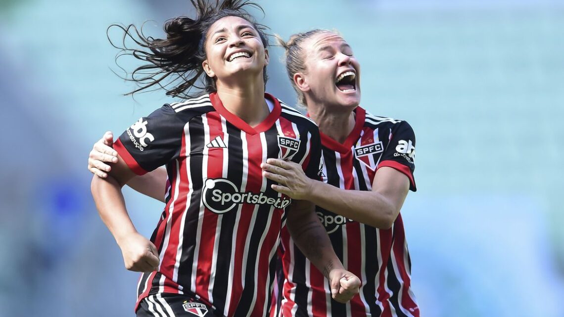 Brasileiro Feminino: São Paulo derrota Palmeiras e alcança semifinal