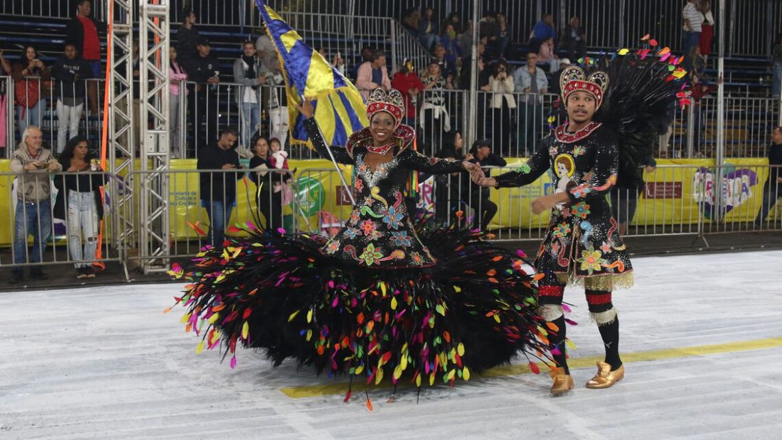 Brasília tem desfile de escolas de samba em período junino