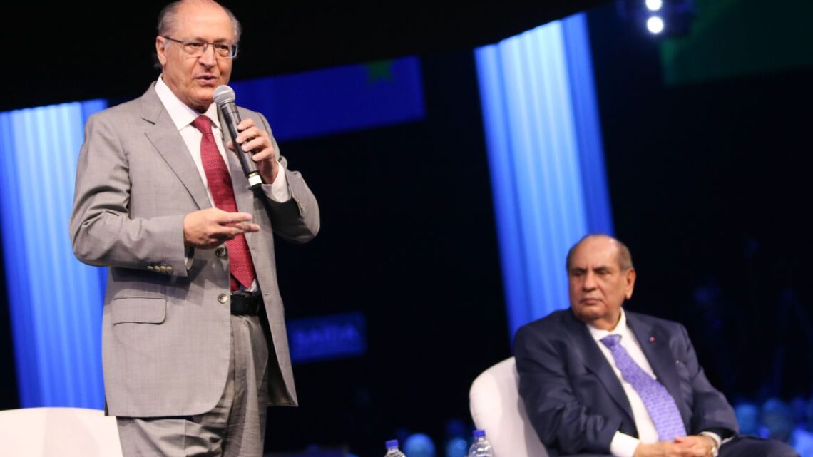 Alckmin defende desoneração completa do investimento e exportação