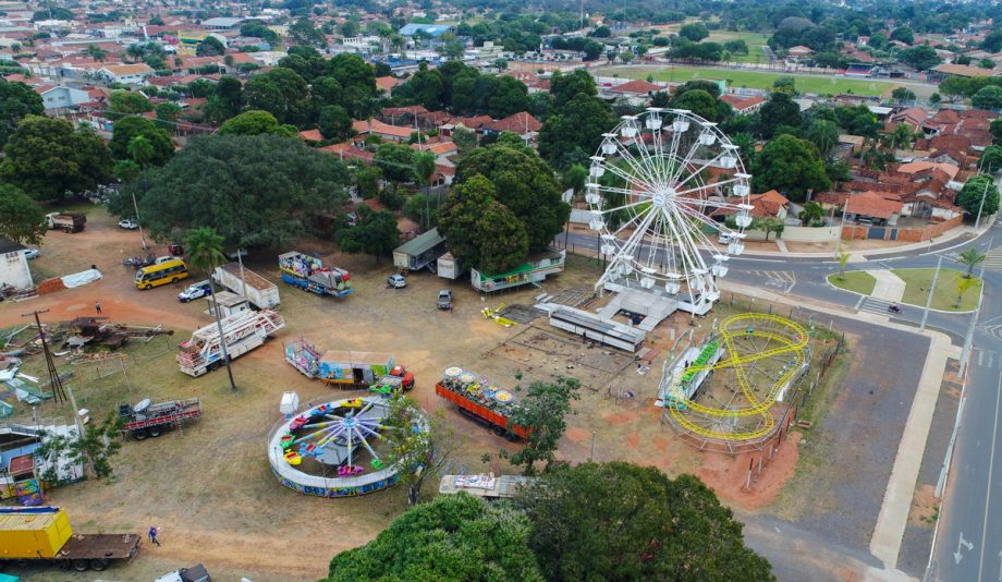 VEM FESTA DO FOLCLORE – Parque de diversão do evento já começa a funcionar nesta sexta-feira (21)