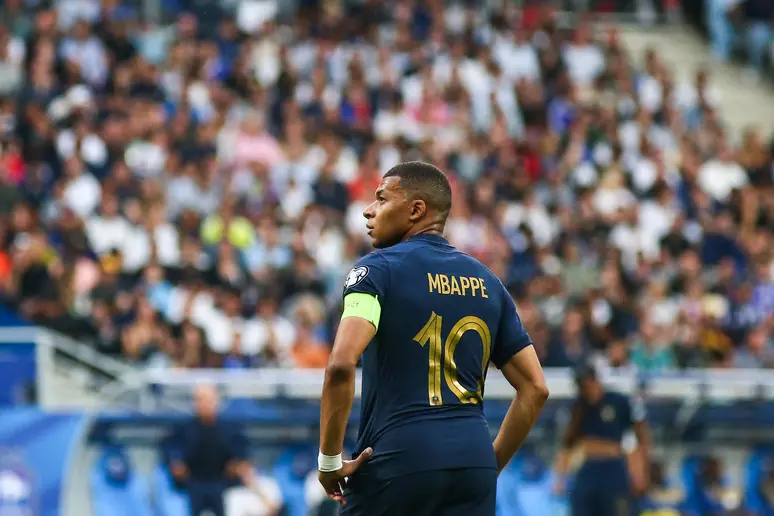 PSG aceita a oferta mais cara da história do futebol por Mbappé, diz TV