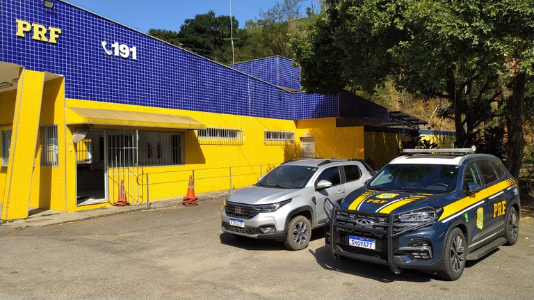 Em Manhuaçu (MG), PRF recupera veículo furtado e prende o autor