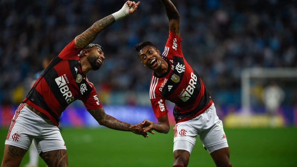 Flamengo vence o Grêmio em Porto Alegre e fica mais perto da final