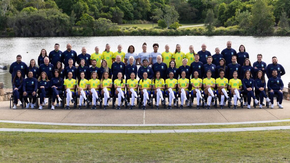 Em meio a treinos, seleção feminina faz foto oficial da Copa do Mundo