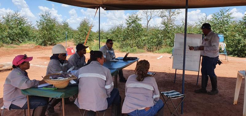 Com apoio da Suzano, iniciativa voluntária leva sala de aula até o campo em Três Lagoas (MS)