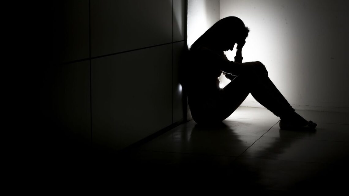 Quebrar o silêncio ajuda a prevenir suicídios, dizem especialistas