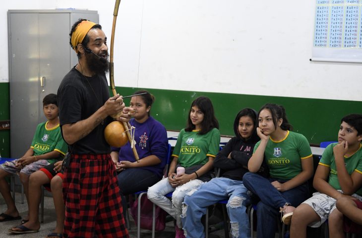 Festival de Bonito leva o carinho da contação de histórias para escola da periferia da cidade