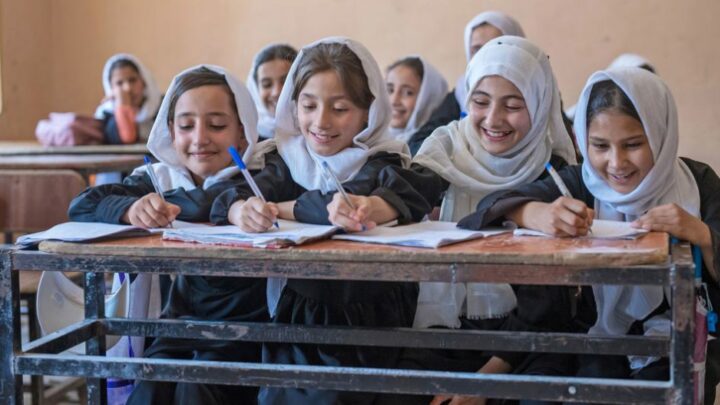 Campanha global luta pelo direito de meninas afegãs à educação
