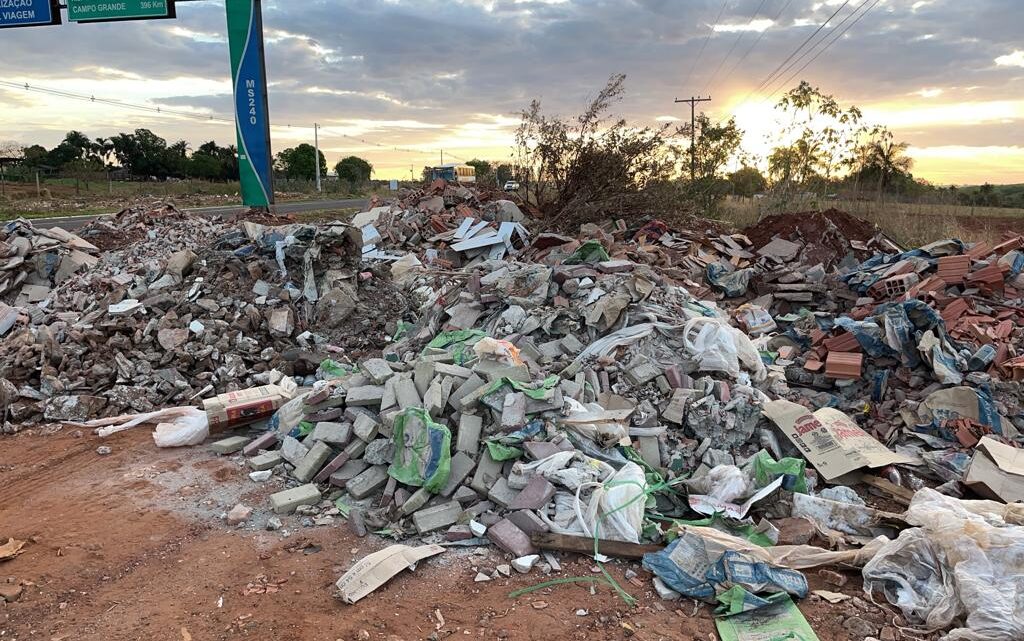 Polícia Militar Ambiental autua 02 pessoas em R$ 120.000,00 por descarte irregular de resíduos sólidos em Paranaíba (MS)