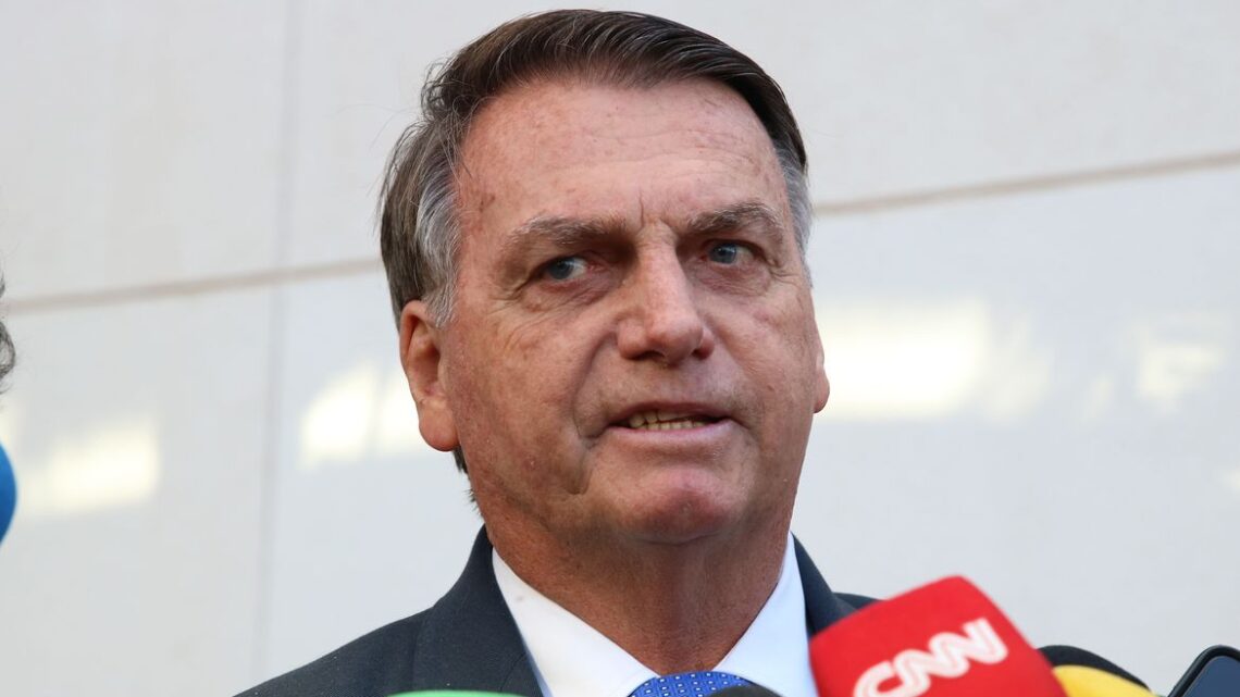 Bolsonaro é internado em São Paulo para exames de rotina