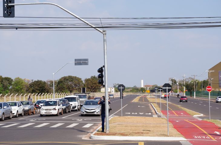 Sustentável: Governo lança licitação para iluminação com energia solar na Avenida dos Cafezais