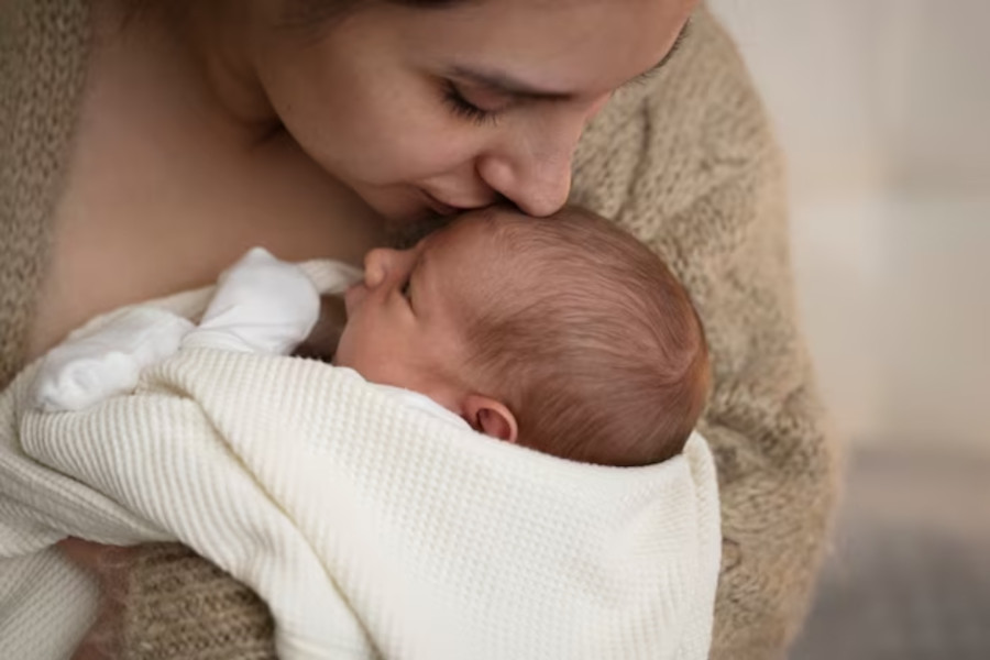 Mães de primeira viagem: saiba o que incluir no enxoval da gravidez até um ano do bebê