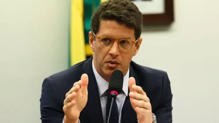 Ricardo Salles e ex-presidente do Ibama viram réus em ação sobre propinas do contrabando de madeira