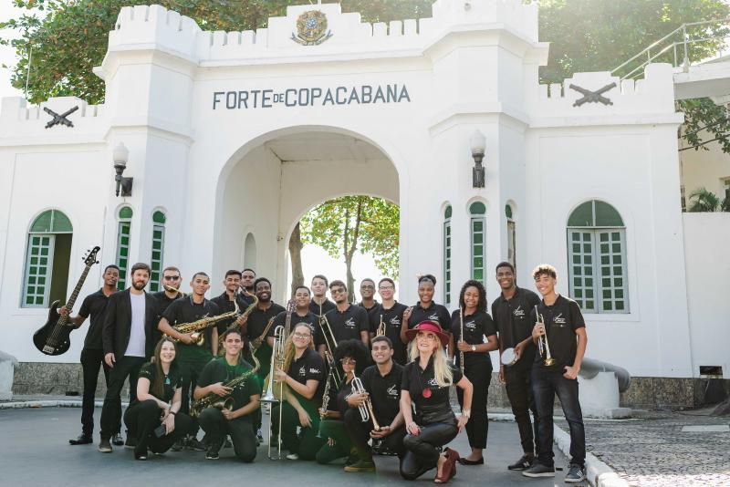 Orquestra Violões do Forte de Copacabana e Shalom faz concerto de homenagem dos 109 anos do Forte, dia 30/9, sábado