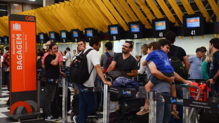 Feriado aumenta movimento em rodovias e aeroportos paulista