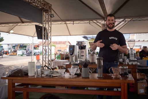 Evento reúne especialistas em manejo da lavoura e venda de cafés especiais