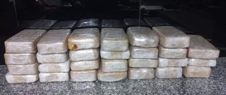 Homem é preso com cerca de 27 quilos de cocaína na Rodovia Rio-Santos