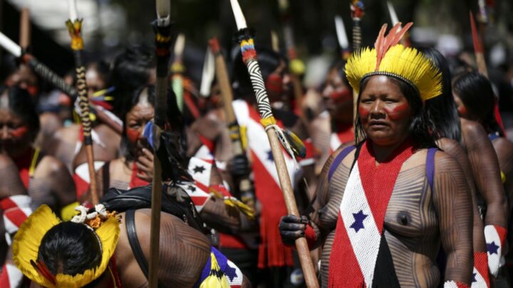 Mulheres indígenas marcham em Brasília contra violência