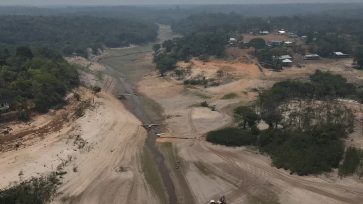 Pesquisador vê relação entre seca no Rio Negro e aquecimento global