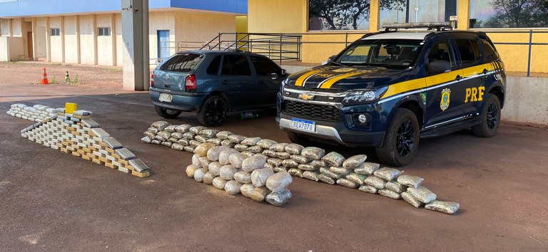 PRF apreende 95 Kg de cocaína e 84 Kg de skunk em Miranda (MS)