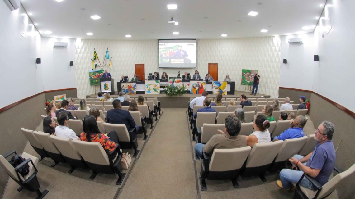 SESSÃO ORDINÁRIA: VEREADORES PARABENIZAM CONSELHEIROS TUTELARES ELEITOS E LAMENTAM FALECIMENTO DE PIONEIRA DE CHAPADÃO