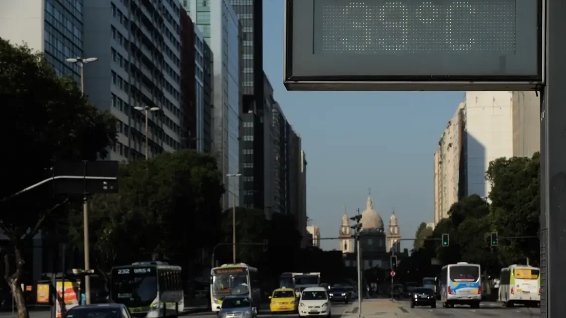 Onda de calor adia manutenção do Sistema Guandu, no Rio de Janeiro