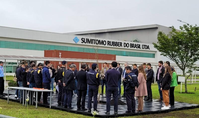 Sumitomo Rubber do Brasil promove plantio de árvores em Fazenda Rio Grande