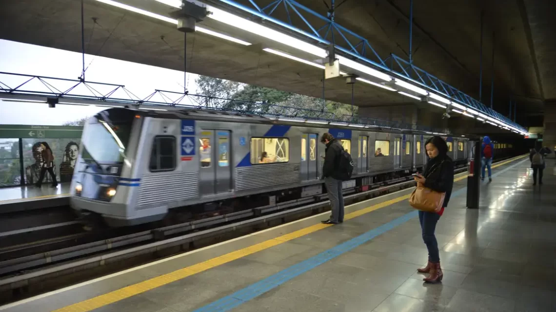 Contra privatizações, greve afeta funcionamento de trens e metrôs em São Paulo