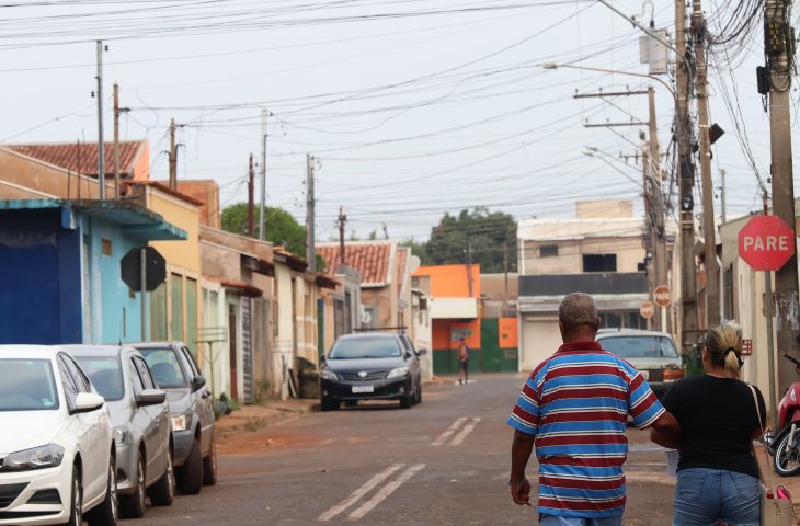 Agehab realiza entrega de mais 165 títulos de regularização fundiária no Aero Rancho